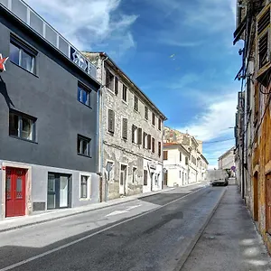 https://rock-hostel-pula.in-istria.net